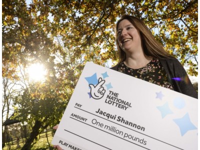 National Lottery Winner Receives Euromillions Prize | PLUS: Lottery Results